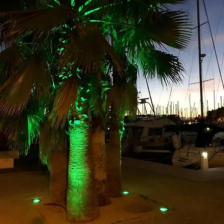 Cosy Vue Avec Terrasse Gruissan