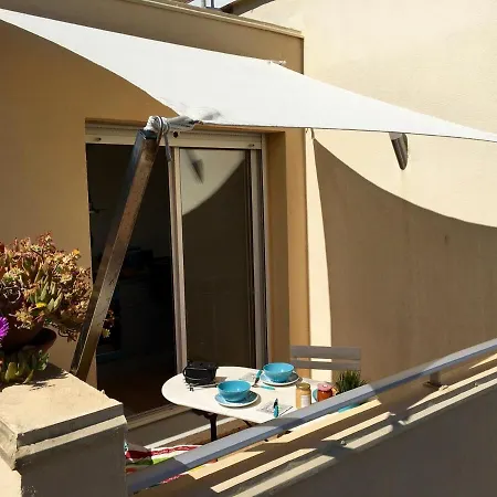Cosy Vue Avec Terrasse