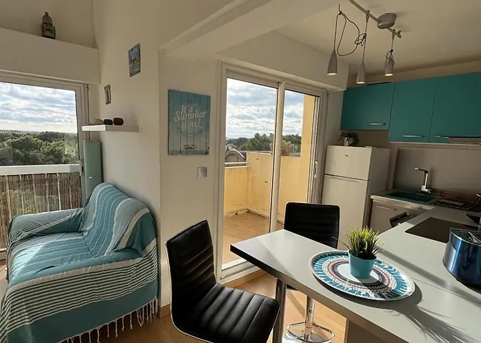 Cosy Vue Avec Terrasse